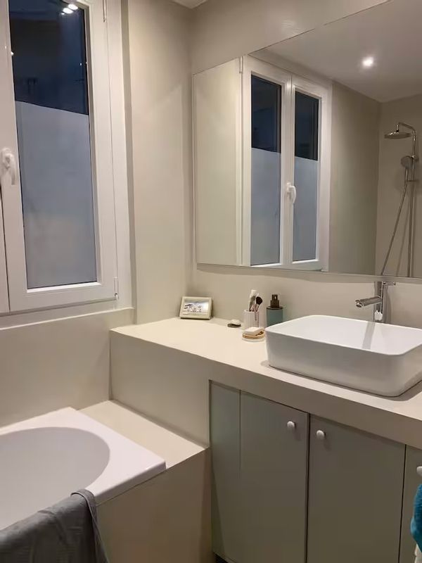 Appartement au pied de Montmartre dans le Paris typique, refait à neuf
