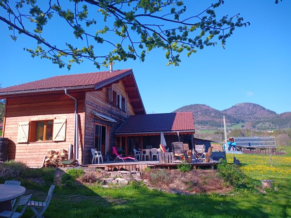 La maison de Kachina Maison au coeur de la vallée verte en moyenne montagne