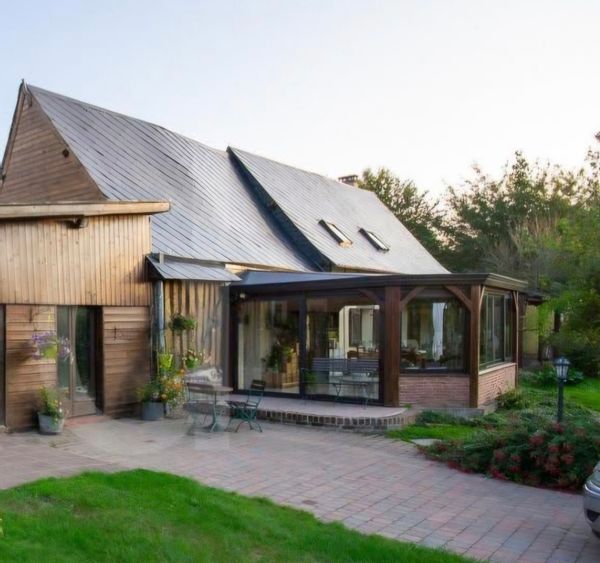 La maison familiale de Fanny, Bastien et les enfants