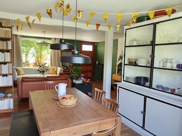 Grande maison lumineuse au coeur de la verdure et à deux pas de l'océan