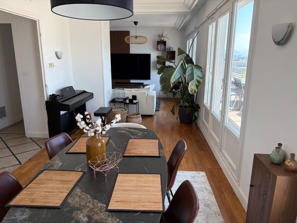 Appartement de 3 ch en dernier étage aux portes du centre ville avec deux terrasses de 40m2 chacune