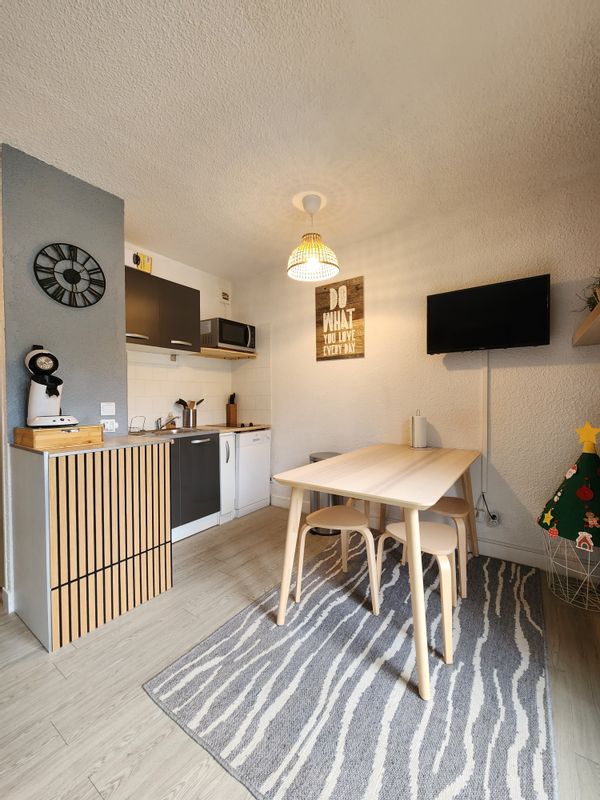 Joli studio avec balcon à la montagne