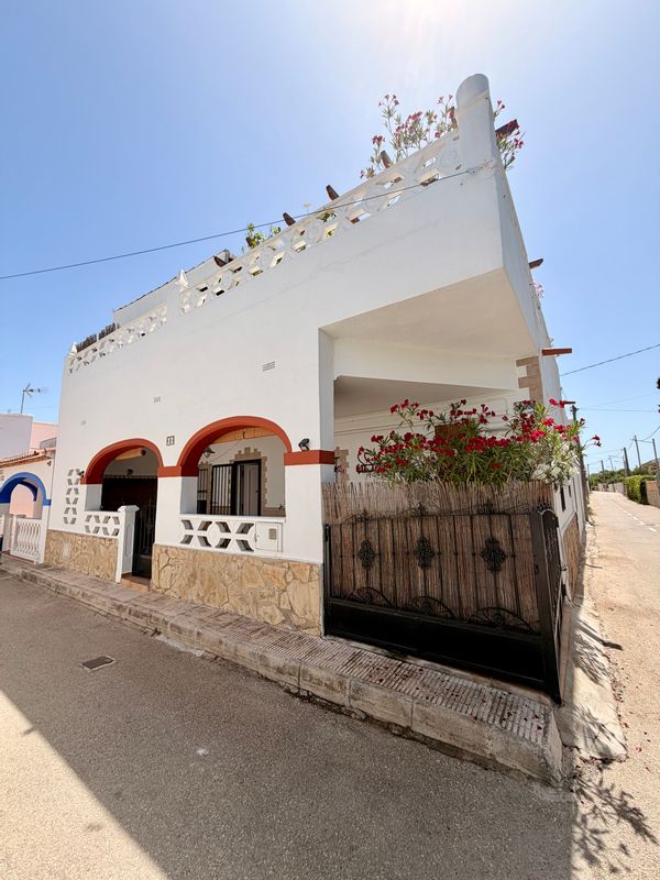 Maison de plage dans une petite rue sans voiture à 30m de la plus belle plage de Denia