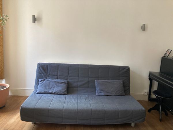 Chambre double en plein centre ville de Briançon. Salle de bain, salon et cuisine partagés.