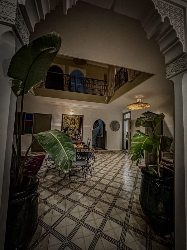 Notre riad familial vous accueille dans un écrin de calme et d'authenticité, terrasse et jacouzzi