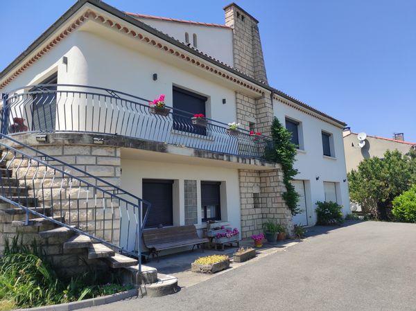 Bas de villa en Ardèche