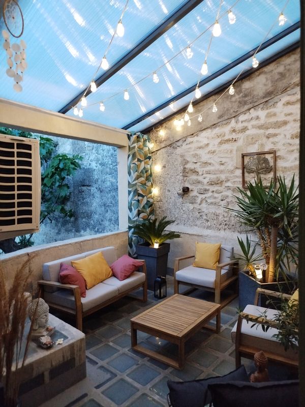 Maison avec terrasse couverte au cœur d'Aubais