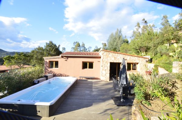 Villa climatisée, Spa de nage privatif et chauffé proche Santa Giulia