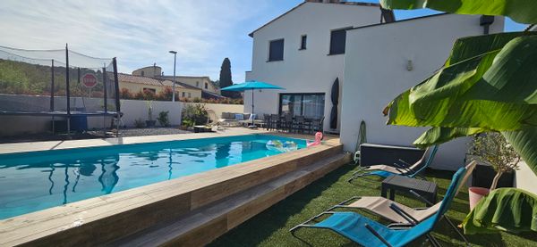 maison cocooning récente avec piscine
