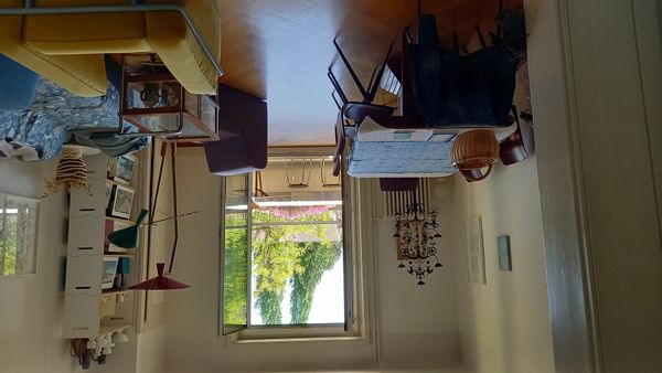 Maison de Daniel et Sonia : quartier tranquille, 1er étage, métro à cinq minutes, balcon sur verdure