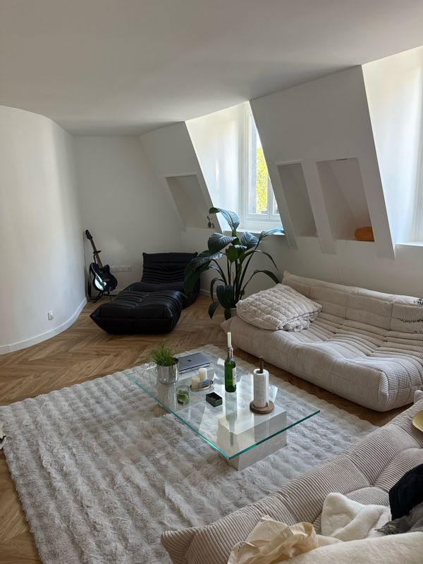 Appartement lumineux et spacieux avec une chambre, au coeur de Paris 9eme