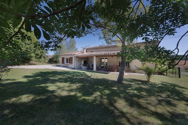 La maison  ancienne  independante sans vis à vis  6 couchages  à la campagne