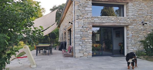 Maison familiale en pierre, rénovée, nichée à la campagne au cœur du Béarn