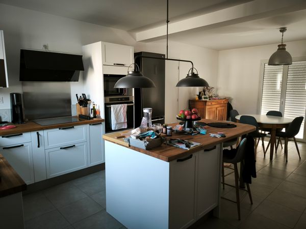 1 chambre privée avec salle de douche privative au RDC chez Sandrine