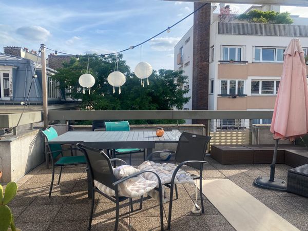Chambre privée dans un superbe appartement au Canal Saint Martin, avec grande terrasse aménagée
