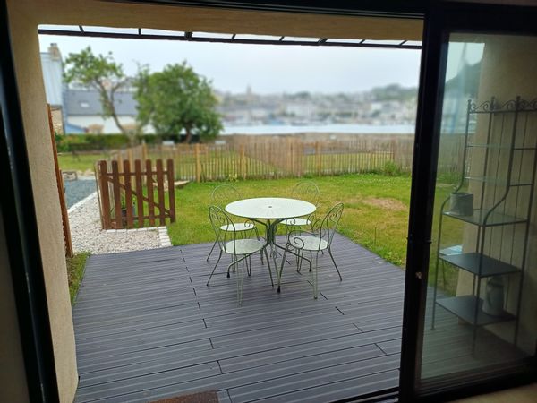 Rez de jardin avec vue sur le port d'Audierne