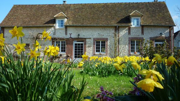 La maison au bord de la Seine pour 4 personnes avec terrace et un jardin clos de 4000m2.
