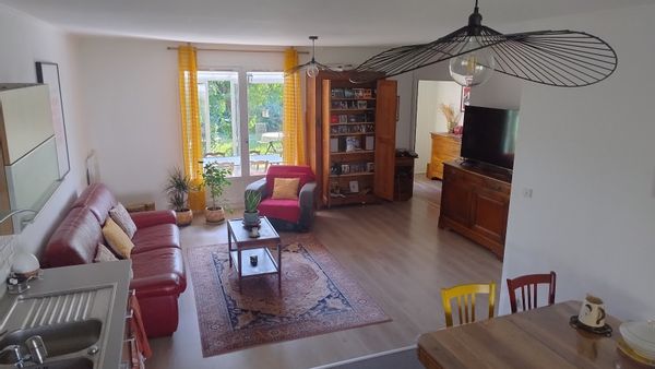 maison avec 2 vérandas et jardin dans quartier trés calme aux portes du Vercors à 2km de Crest
