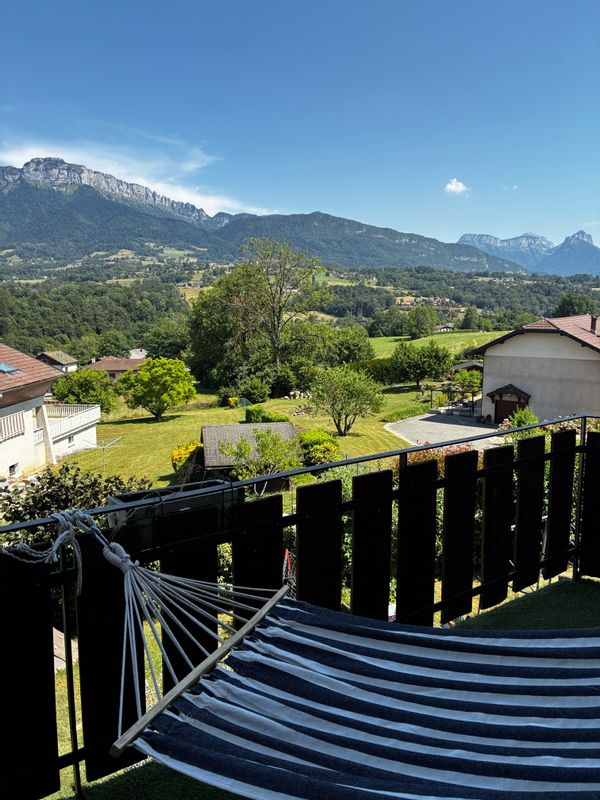 Grande maison de charme dans corps de ferme avec vue exceptionnelle entre Lac, Montagnes et Genève