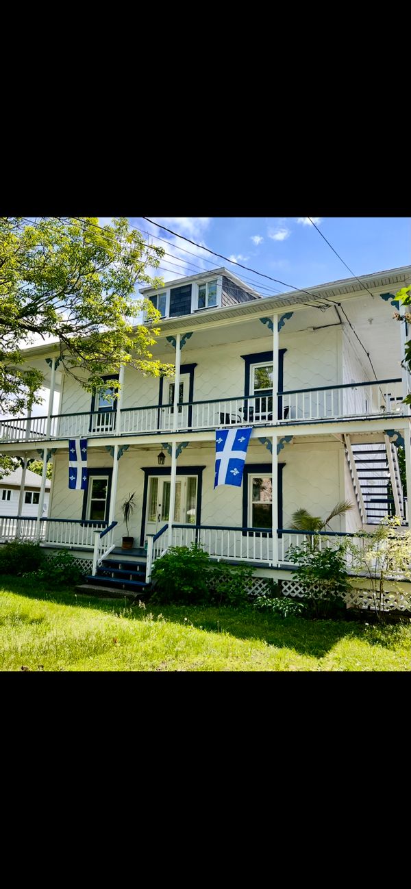 Charmante et confortable maison ancestrale québécoise. Au coeur d’un village touristique.