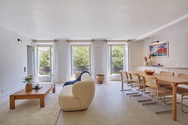 Un appartement de 2 chambres coup de coeur en dernier étage (ascenseur) aux portes du Parc Monceau.