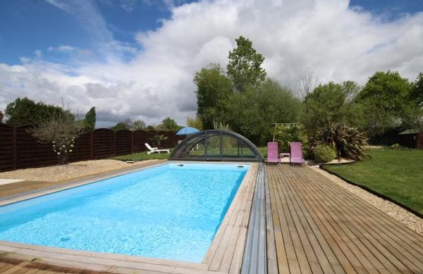 Gite avec piscine et jardin partages