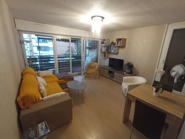 Appartement 2 chambres en plein centre ville de Thonon. À 5' à pieds de la gare, à 10-15' du port.