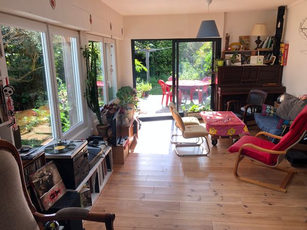 Maison années 30, rénovée, confortable, avec un jardin très agréable, sans vis à vis, quartier calme
