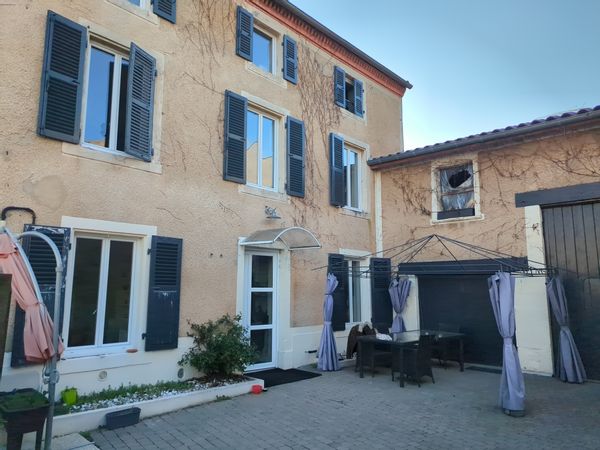 Maison de campagne 2 chambres dans une petite commune avec toutes les commodités.