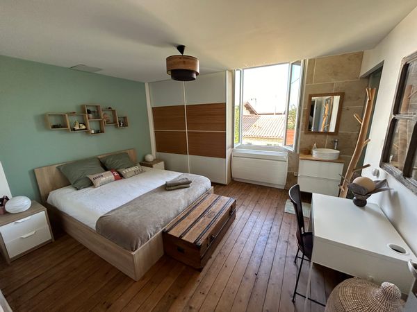 Belle chambre au pied du tram