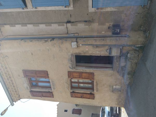 Maison de village, en pierre avec une grande terrasse. Idéal pour les randonnées et la baignade