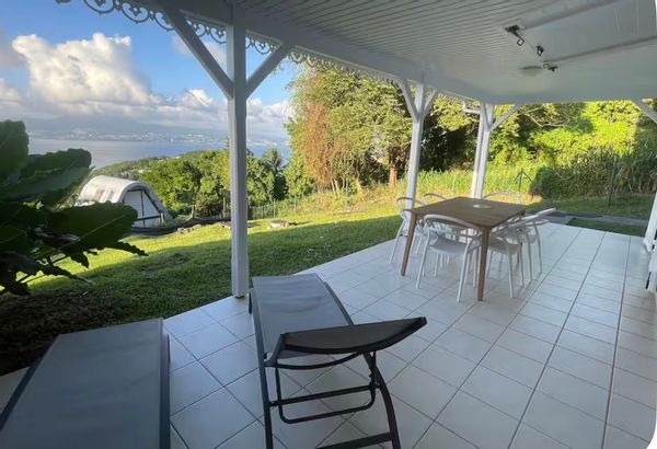 Très belle vue sur la mer, proche de belles plages (tortues marines), du golf et belles randonnées