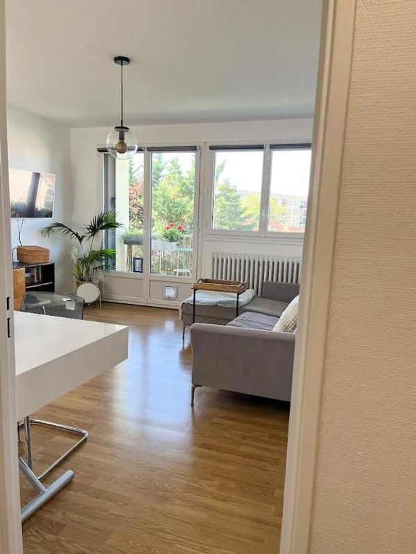 appartement lumineux avec balcon