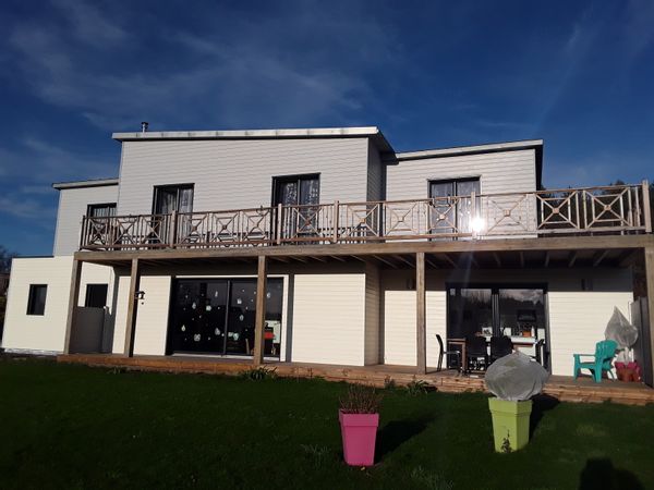 Grande maison, proche de la mer