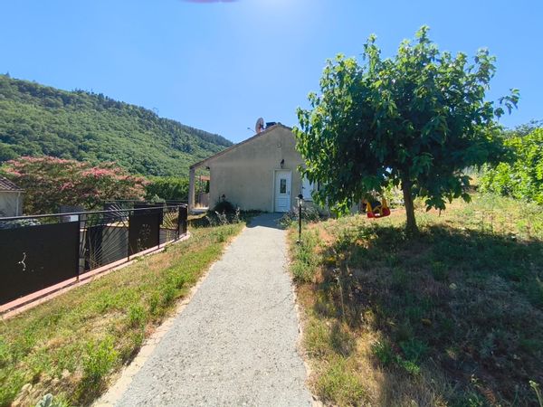 Maison idéale pour un séjour au vert entre amis ou en famille.