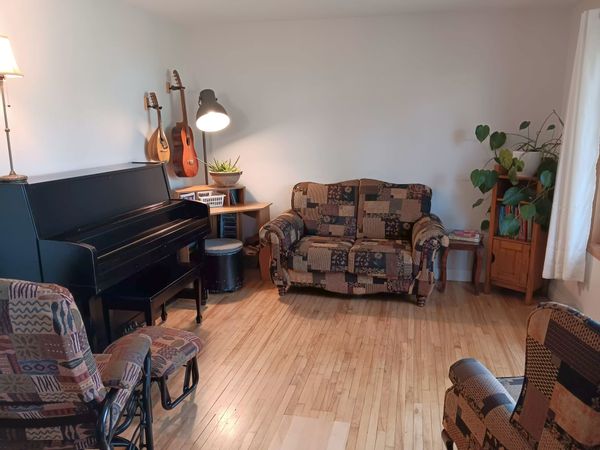 Chambre privée dans une maison avec accès jardin tranquille à 10 minutes à pied du centre-ville