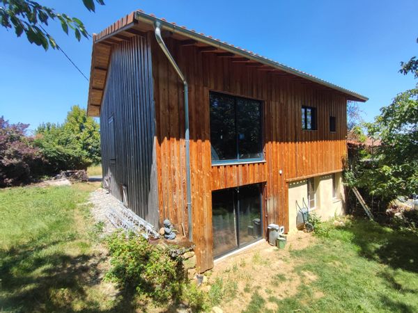 Maison au calme, dans le piémont pyrénéen.