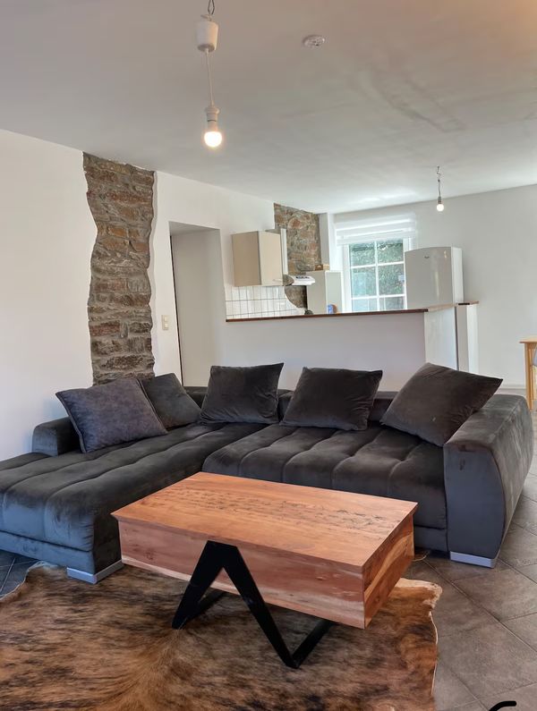 Appartement rénové récemment. Situé à 15min du circuit de Spa et 5min du centre de Malmedy.