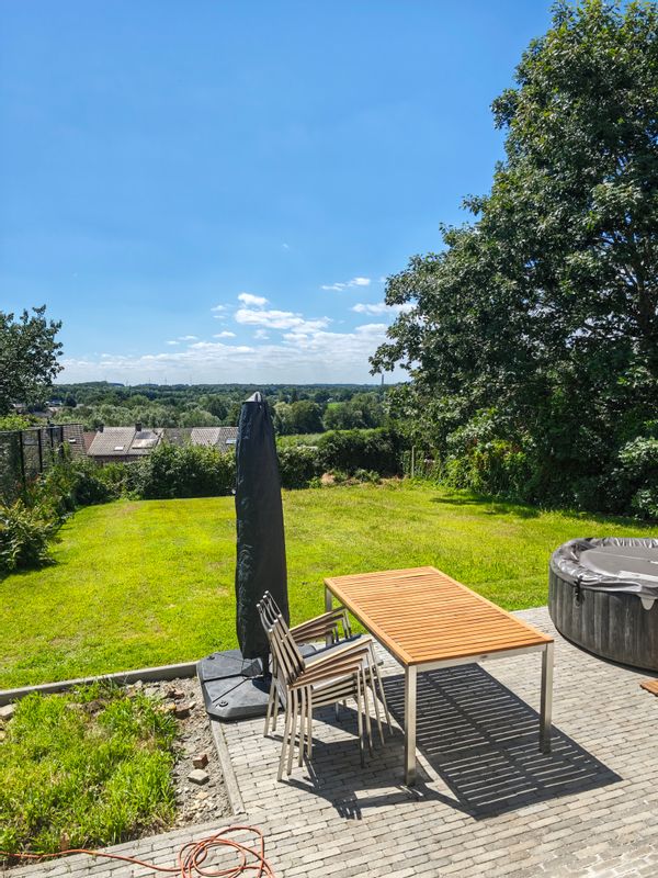 Bienvenue dans notre DreamHouse avec vue magnifique et jacuzzi idéalement située
