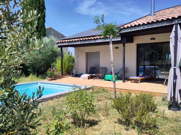 Maison contemporaine avec piscine dans jardin arboré, en Occitanie près de multilples activités
