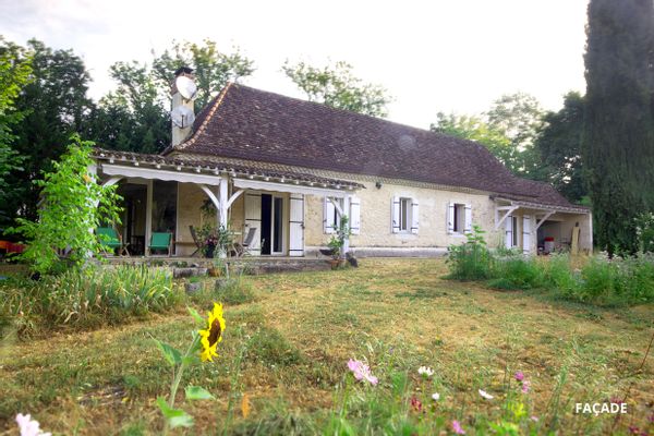 Longère périgourdine au cœur de 2 hectares de nature
