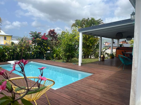 Maison avec piscine au pied des montagnes, Basse-Terre, Guadeloupe