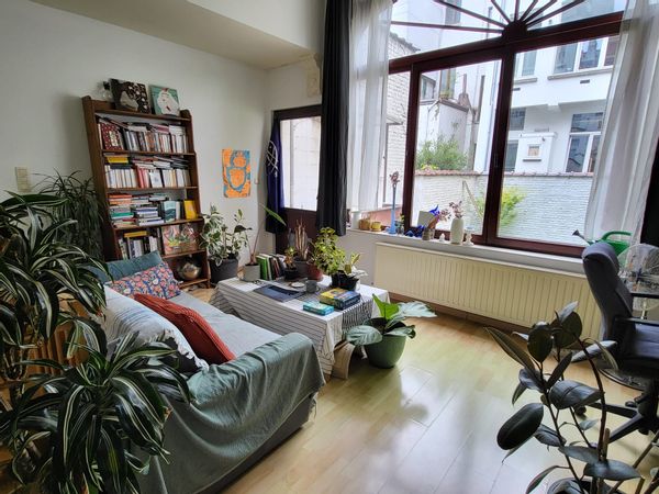 Très joli appartement/maison et jardin fleuri.