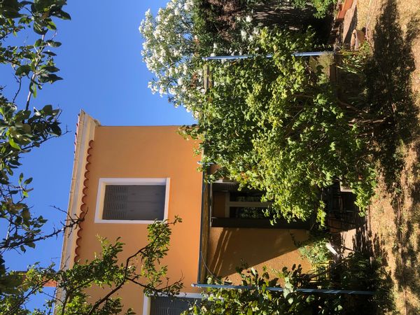 Belle maison avec jardin de style provençal dans quartier résidentiel proche du centre-ville