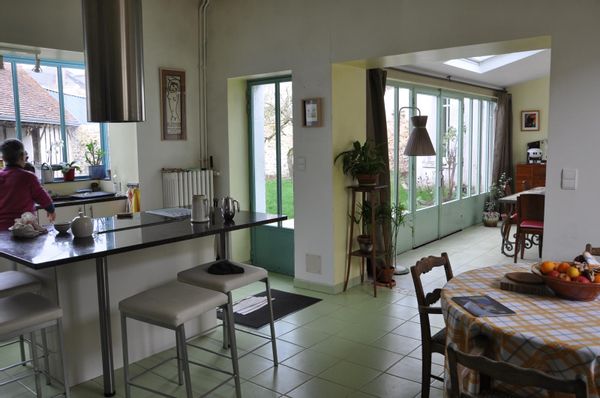 Élégante maison de caractère dotée d’un jardin  clos, proche des châteaux de la Loire.