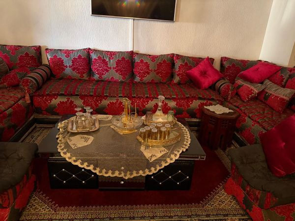 La maison de Khalid est constitué de 2 étages d'une ville à Fés, dans un quartier moyen standing.