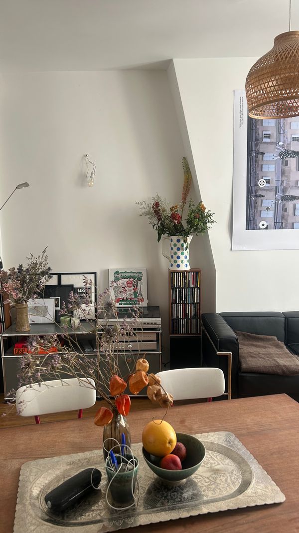 Joli appartement Parisien dans un quartier fun, charmant et central, avec vue sur une belle Église.