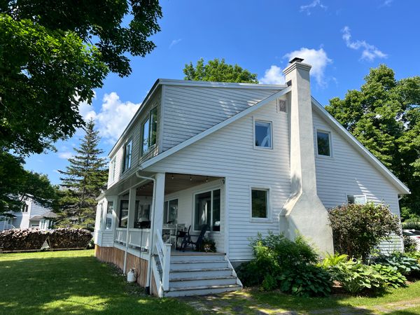 Maison chaleureusement dans un village typique de l'île d'Orléans à 20 minutes du Vieux-Québec