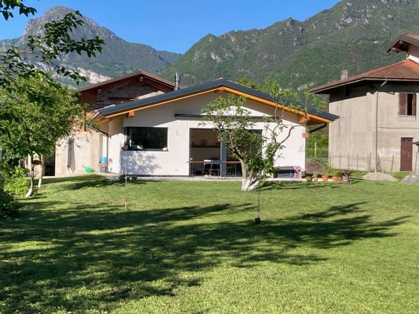 Joli plein pied sur un terrain avec des arbres fruitiers de 2000m2