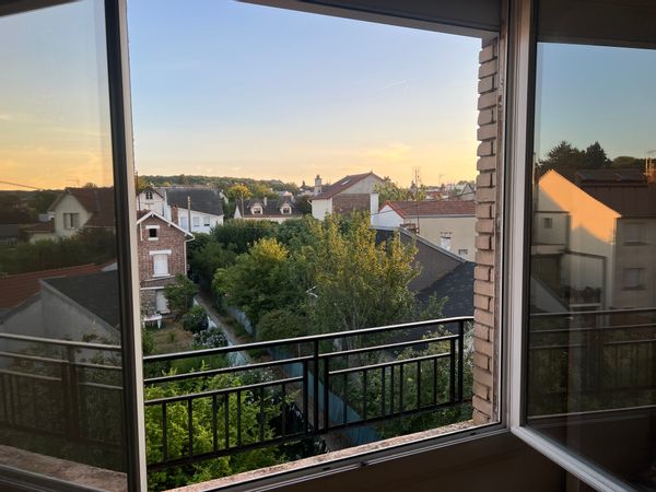 Appartement duplex combles aménagés  Quartier résidentiel tranquille Proche transports et commerces